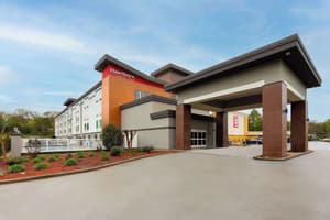 La Quinta Inn & Suites by Wyndham Knoxville Papermill