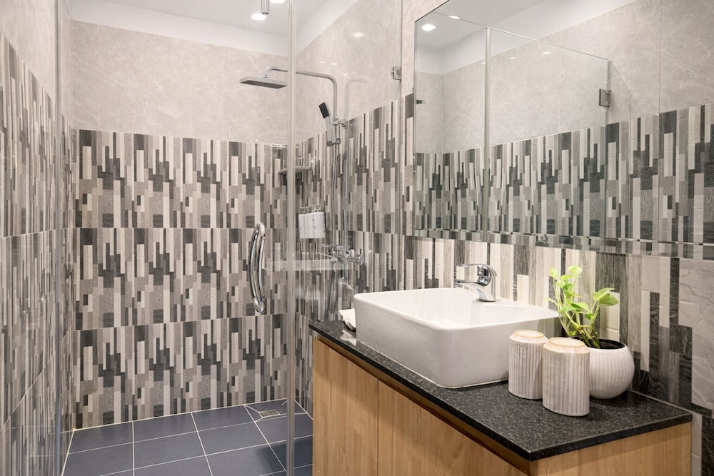 Bathroom shower