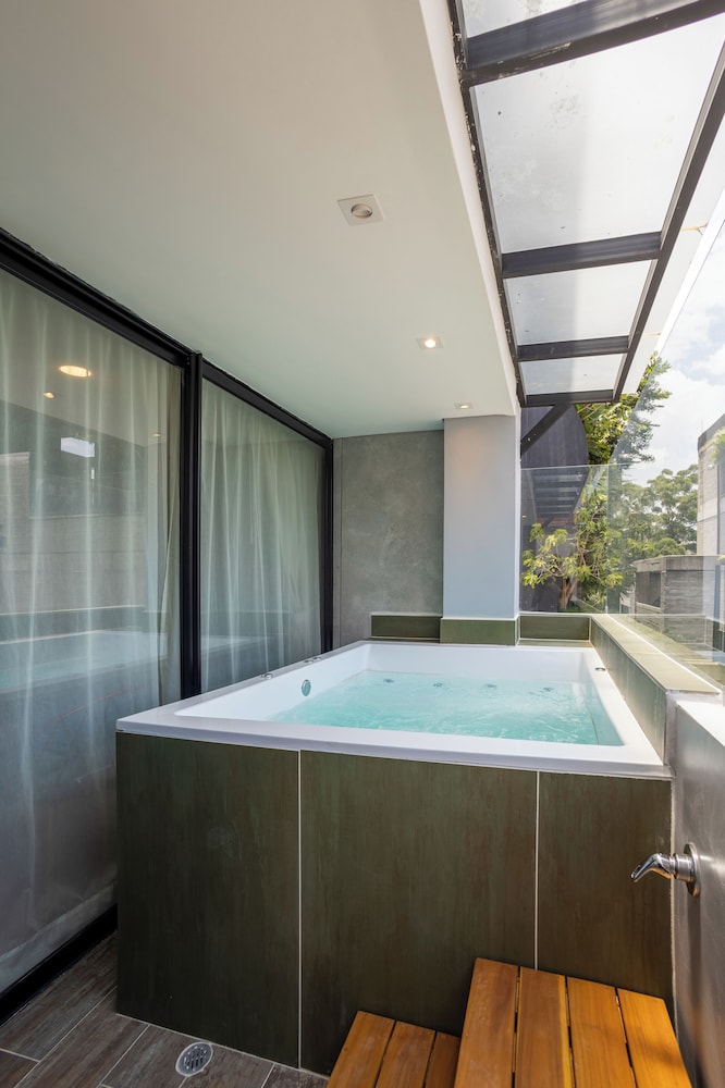 Private spa tub