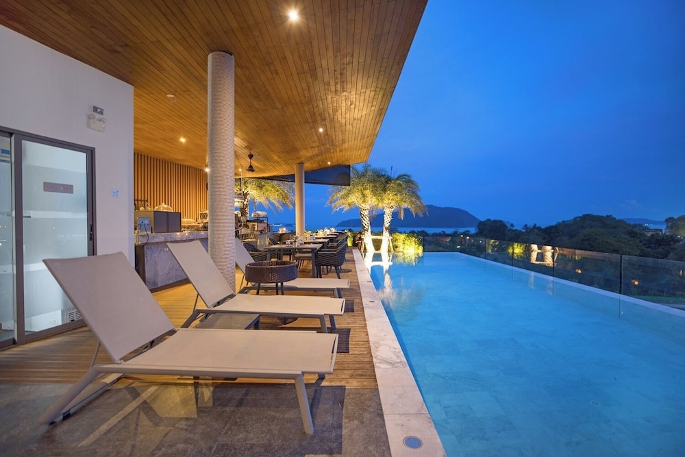Rooftop pool