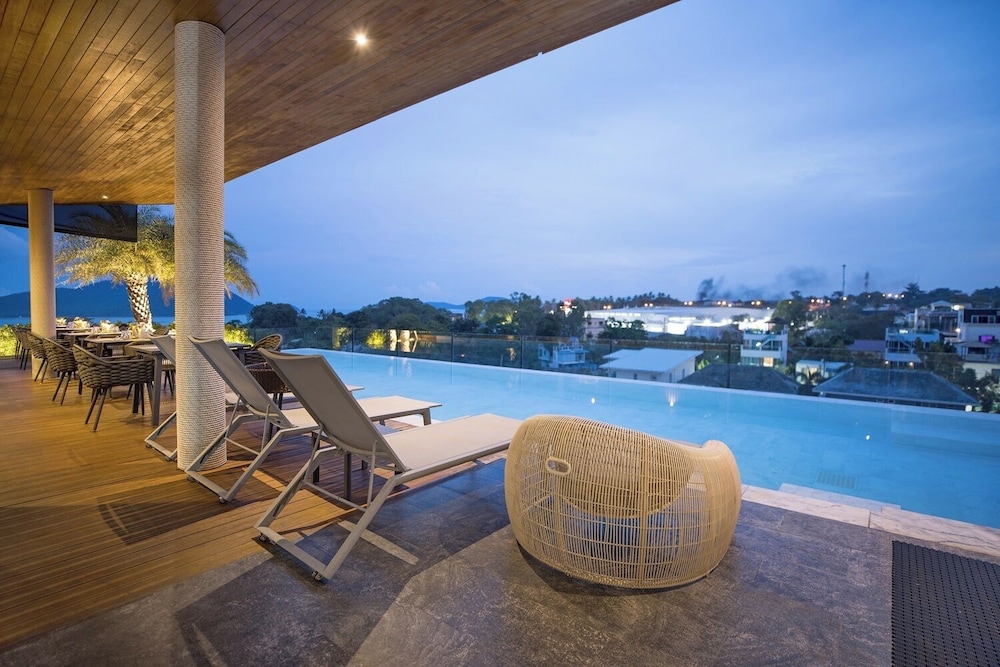 Rooftop pool