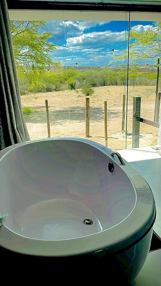 Deep soaking bathtub