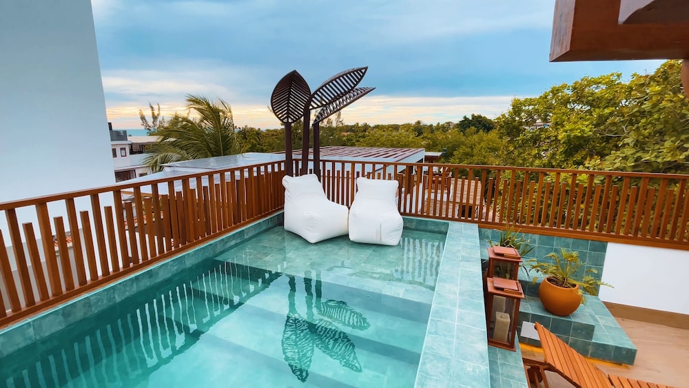 Private pool