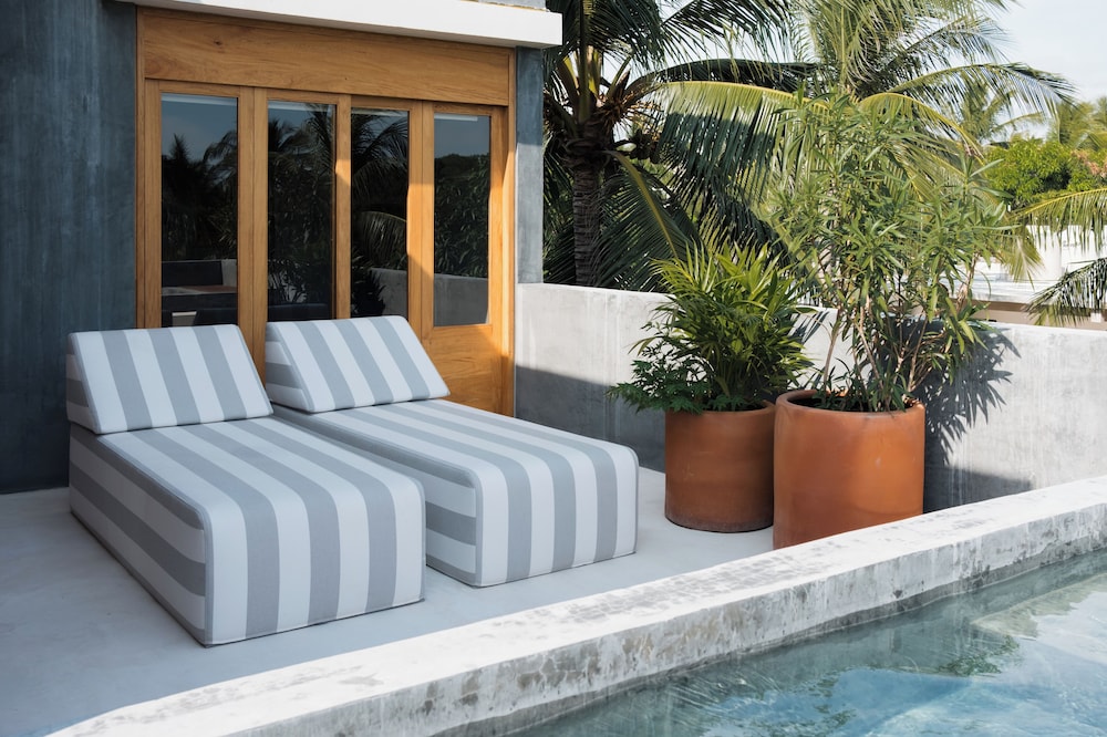 Private pool