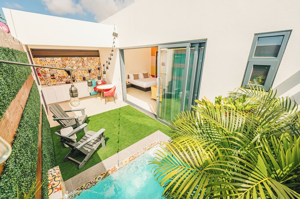 Private pool