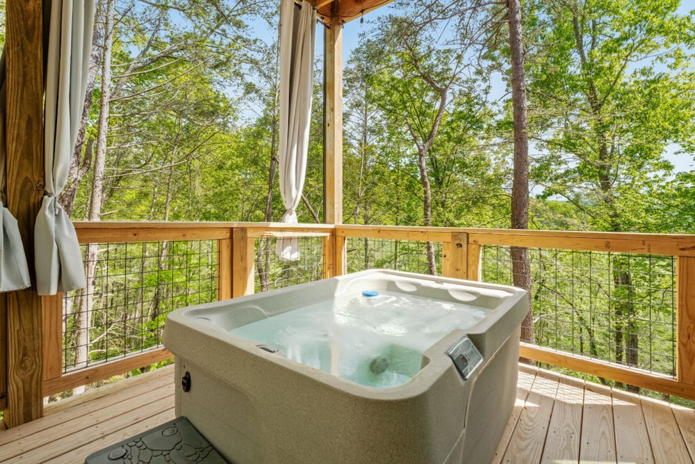 Private spa tub
