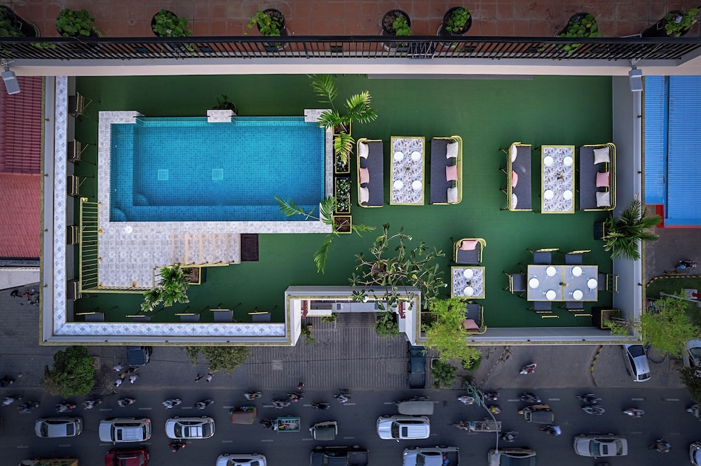 Rooftop pool