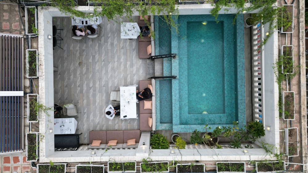 Rooftop pool