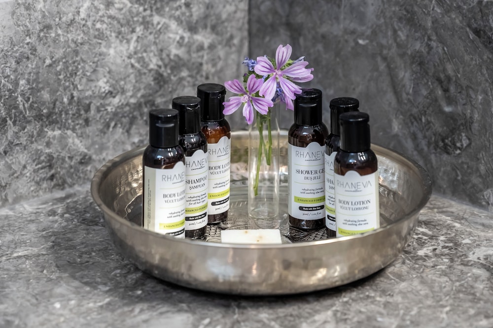 Bathroom amenities