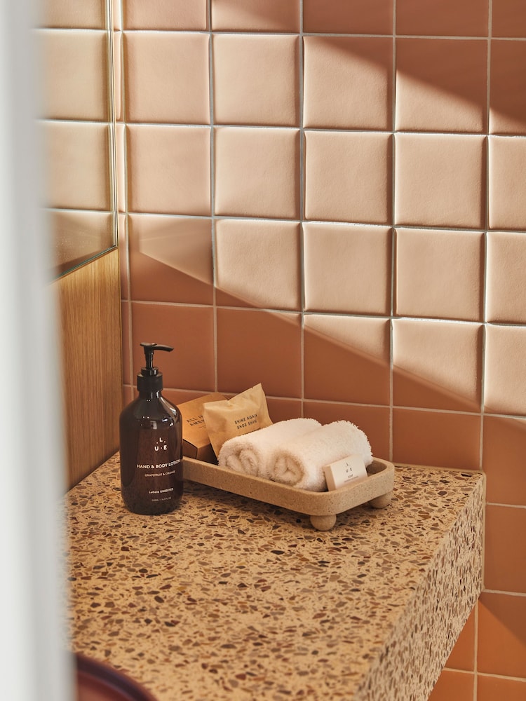 Bathroom amenities
