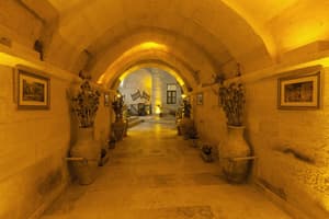 thumbnail: Interior entrance