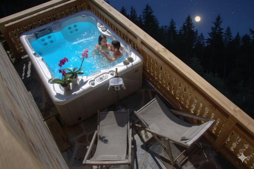 Private spa tub