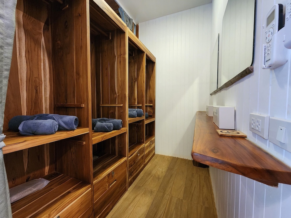 Bathroom amenities