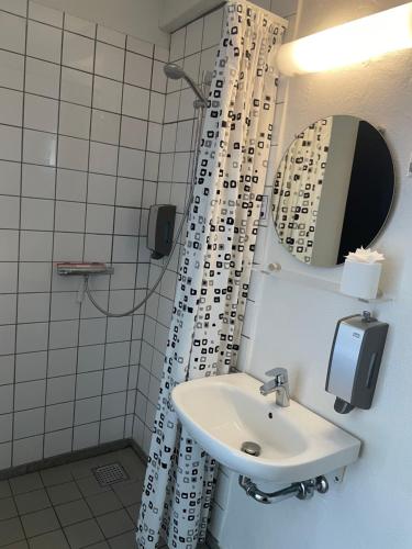 713625298.jpg