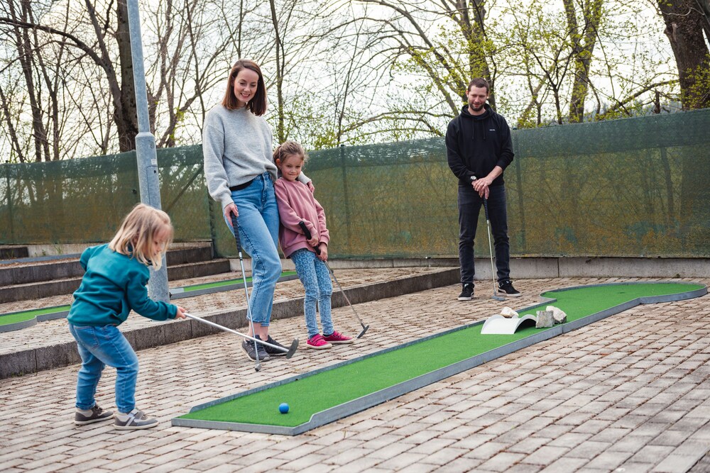 Mini-golf
