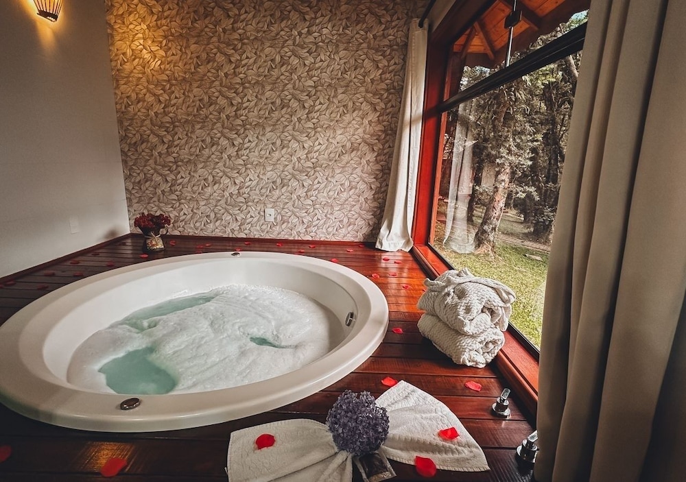 Private spa tub