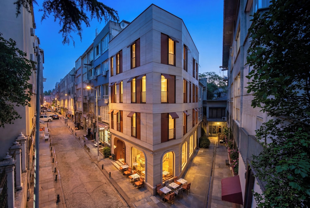 Front of property - evening/night