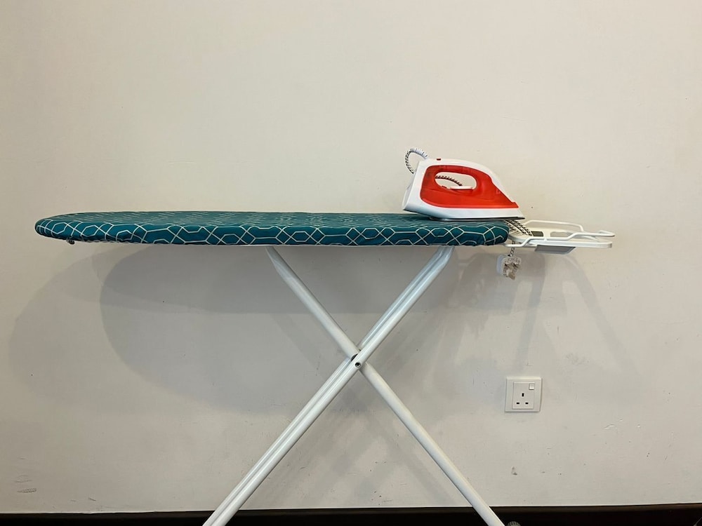 Iron/ironing board