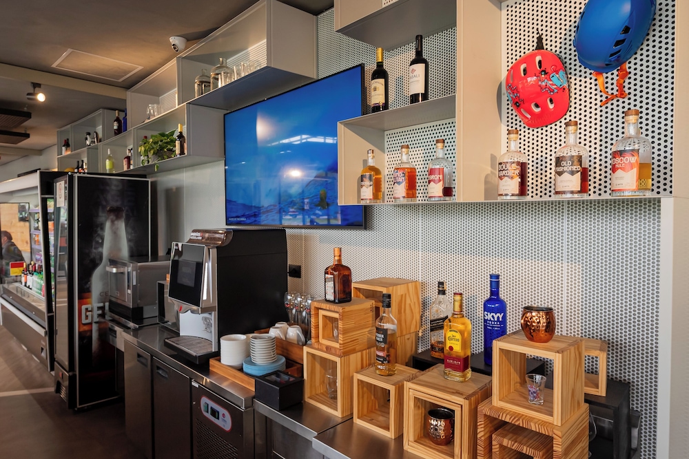 Sports bar