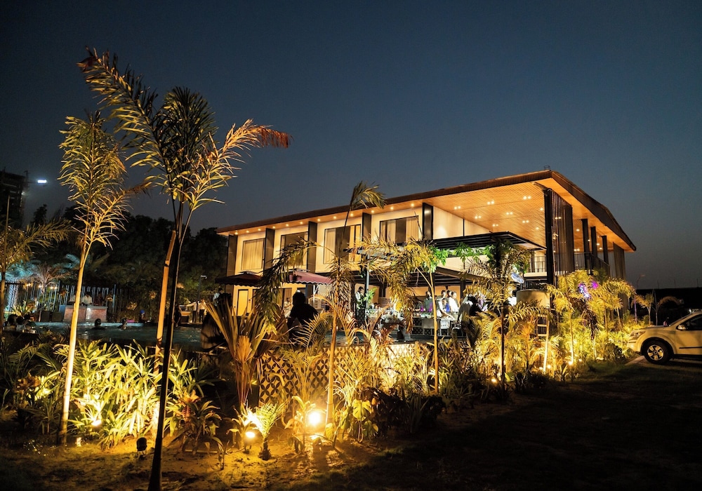 Front of property - evening/night