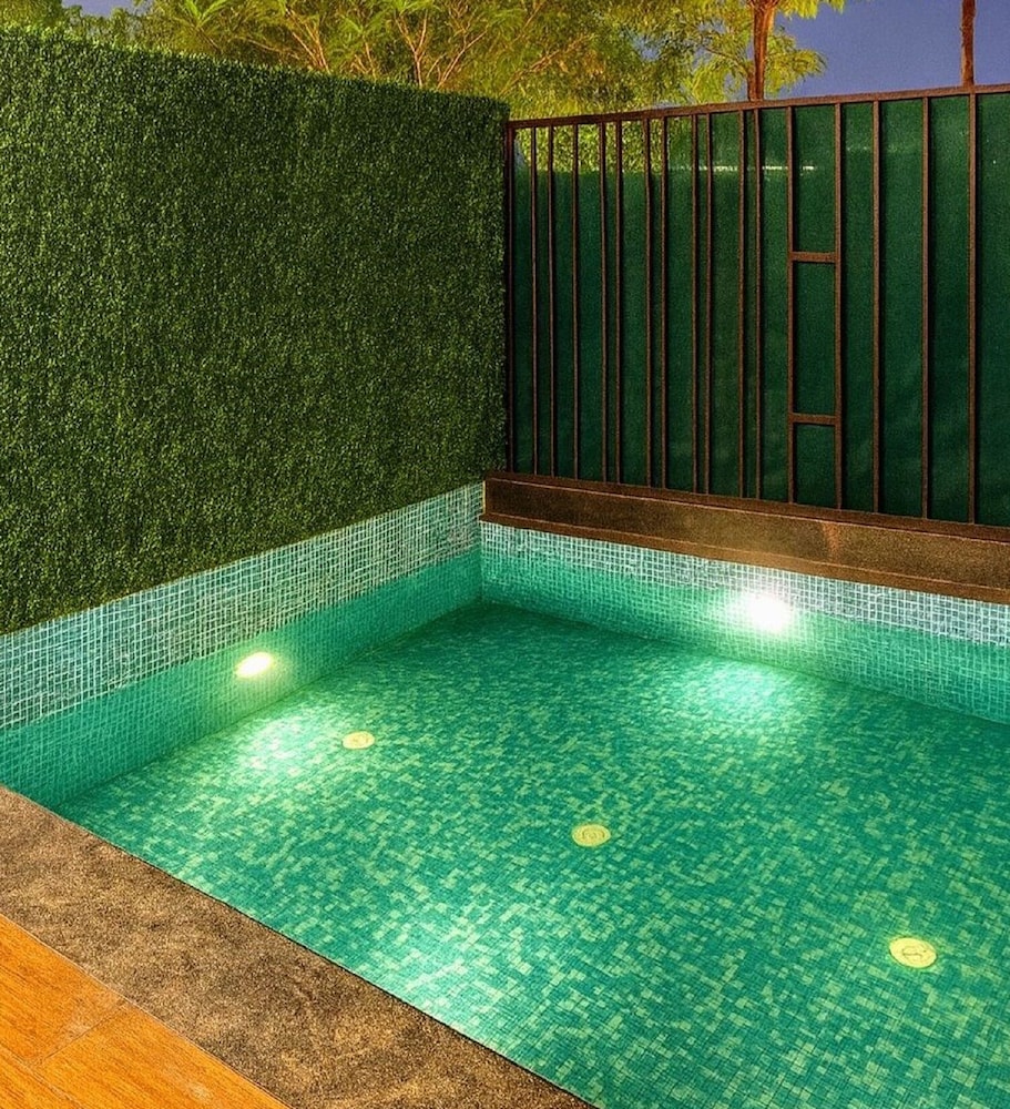 Private pool