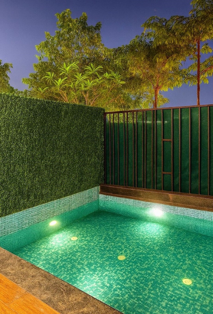 Private pool