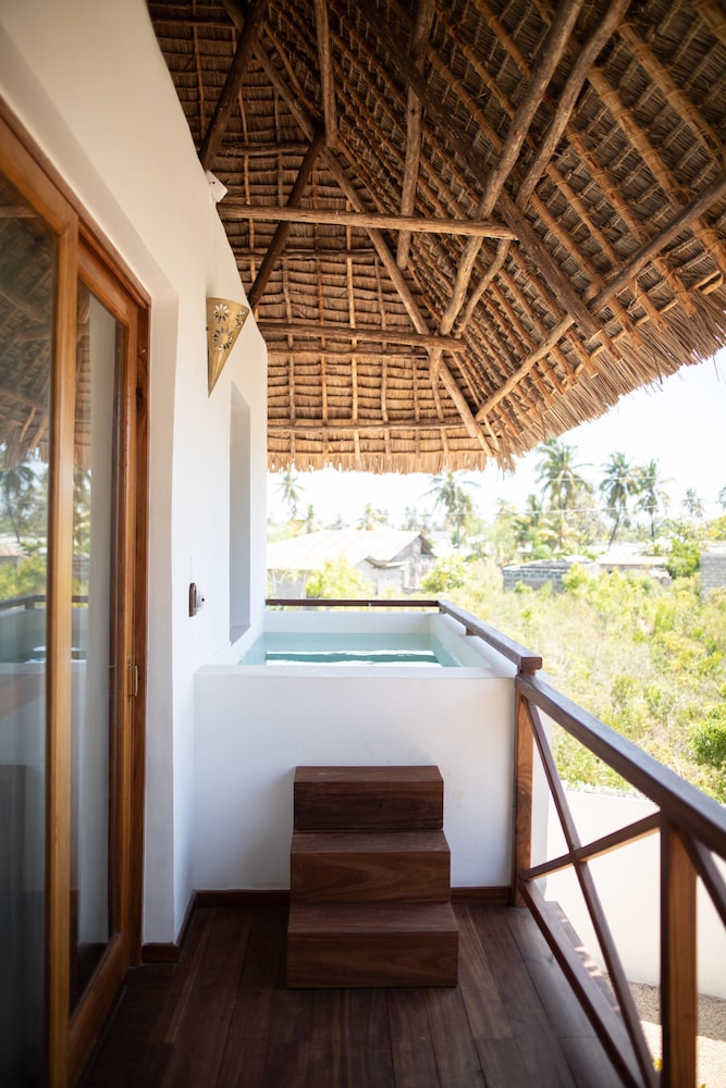 Private spa tub