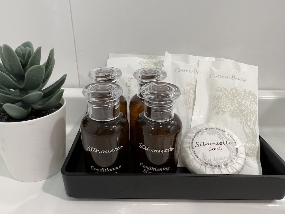 Bathroom amenities