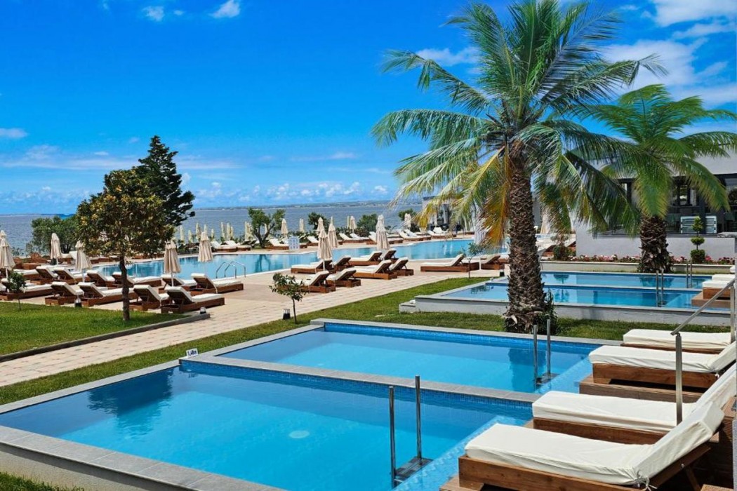 Swimming pool-spa