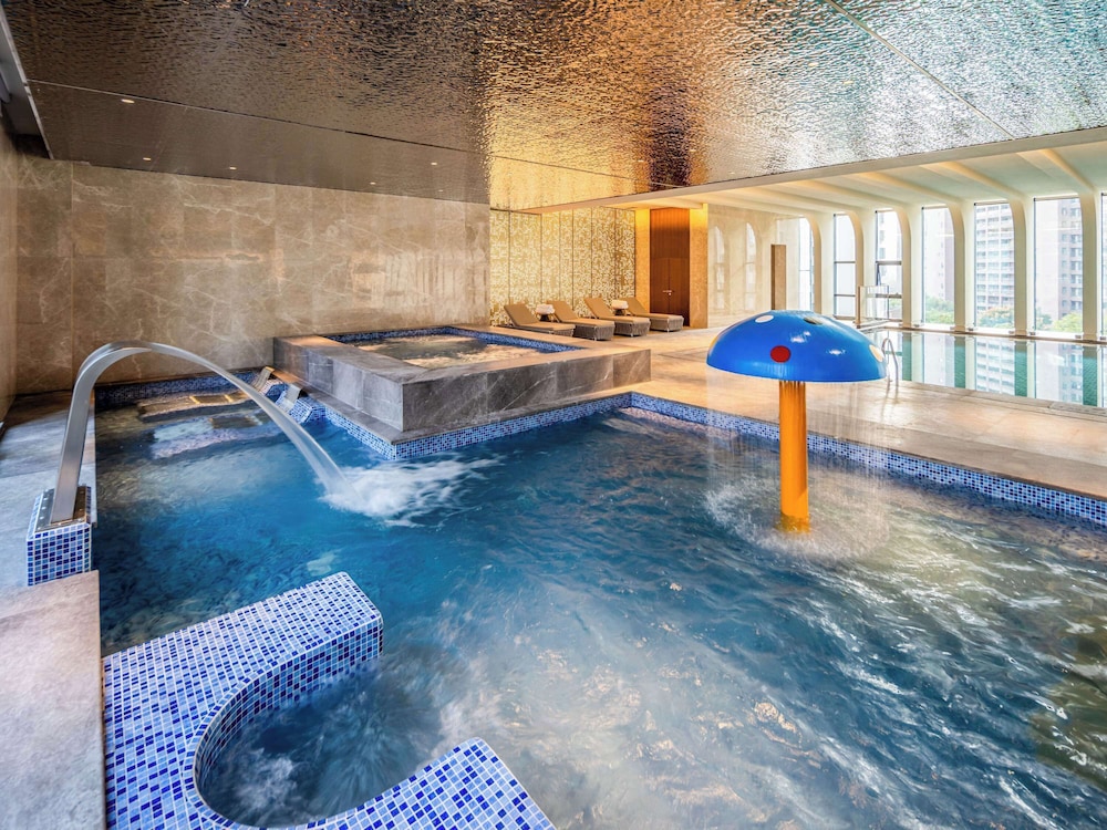 Swimming pool-spa