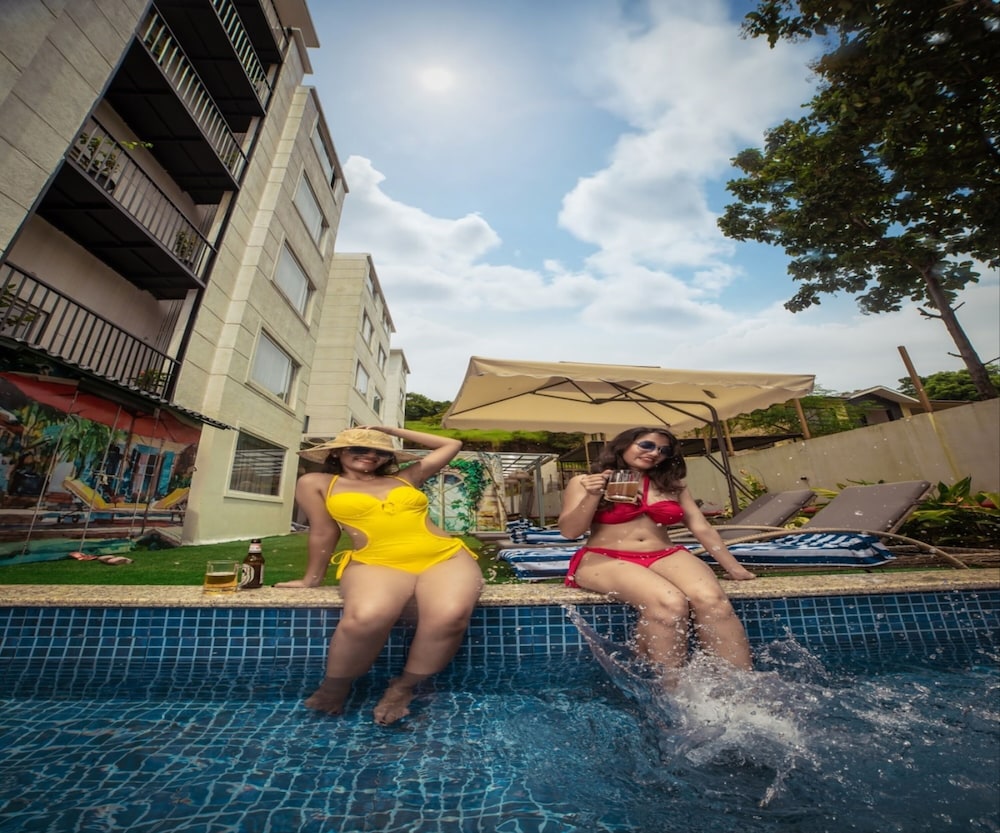 Swimming pool-spa