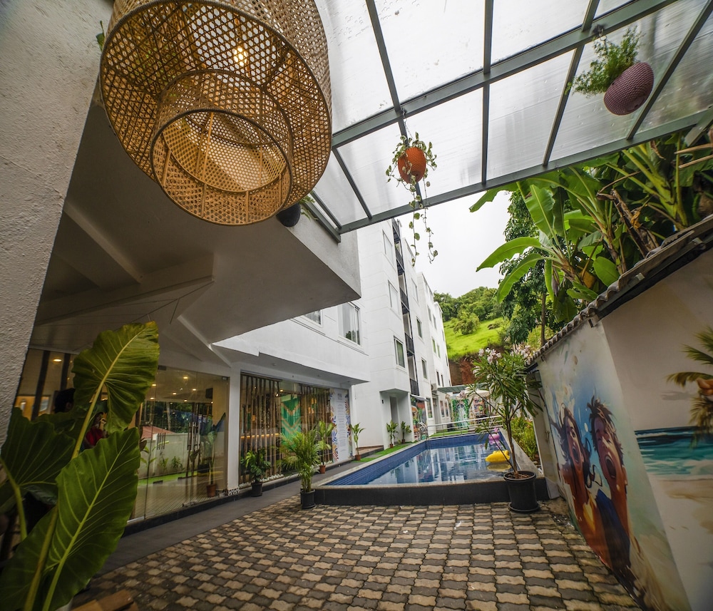 Swimming pool-spa