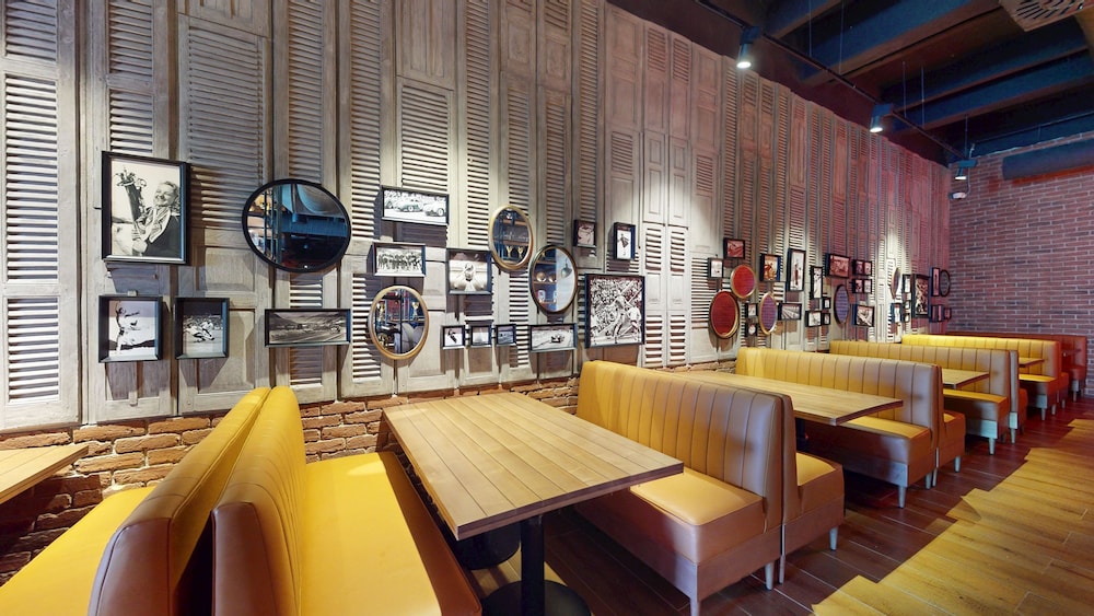 Sports bar