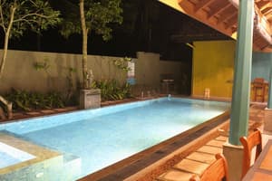 thumbnail: Front of property