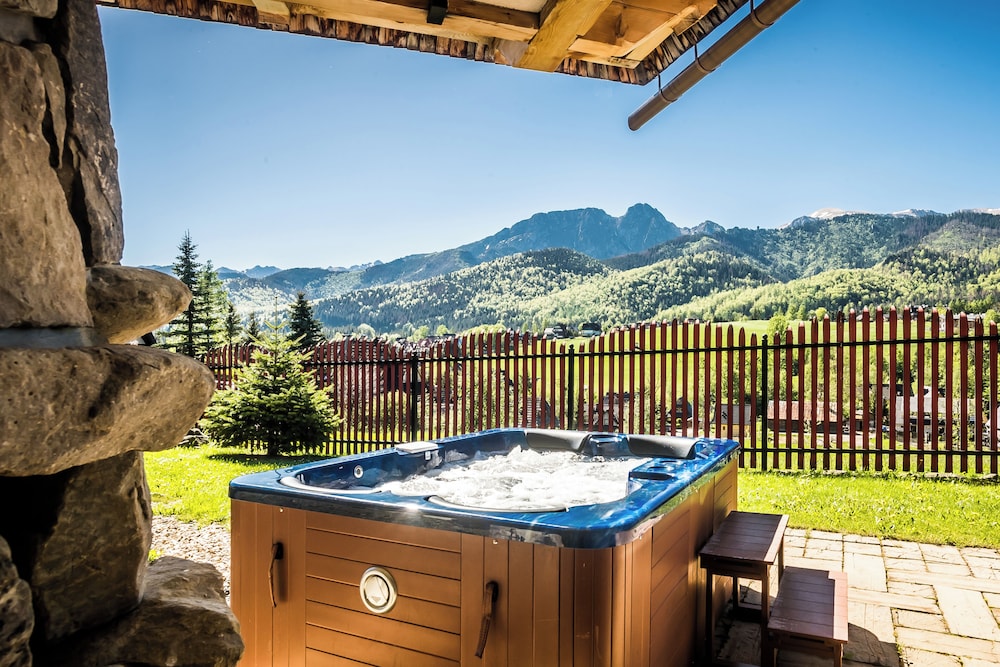 Jetted tub