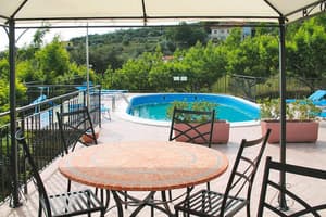 thumbnail: Outdoor dining