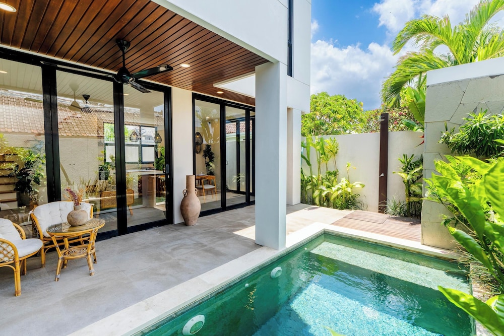 Private pool