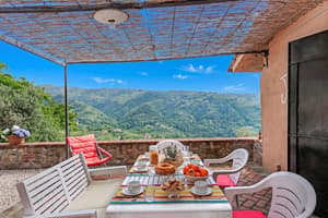 thumbnail: Outdoor dining