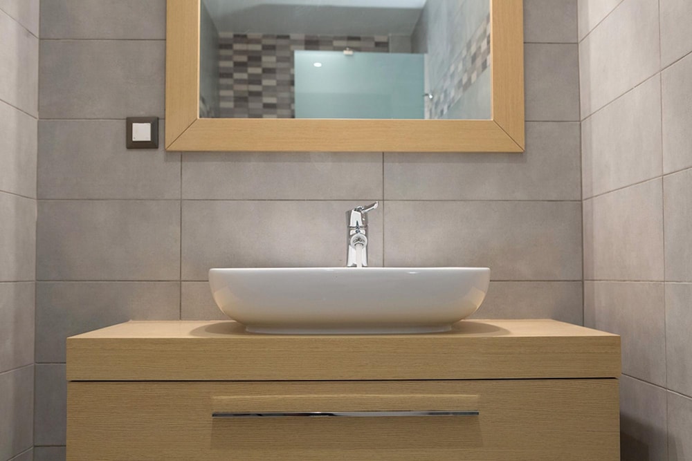 Bathroom sink