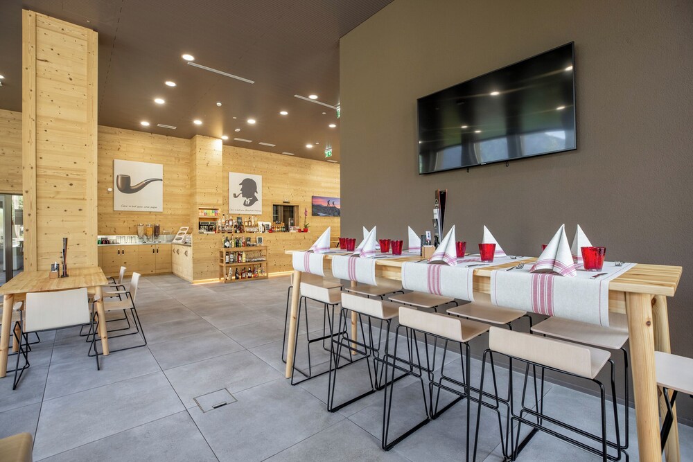 Snack bar