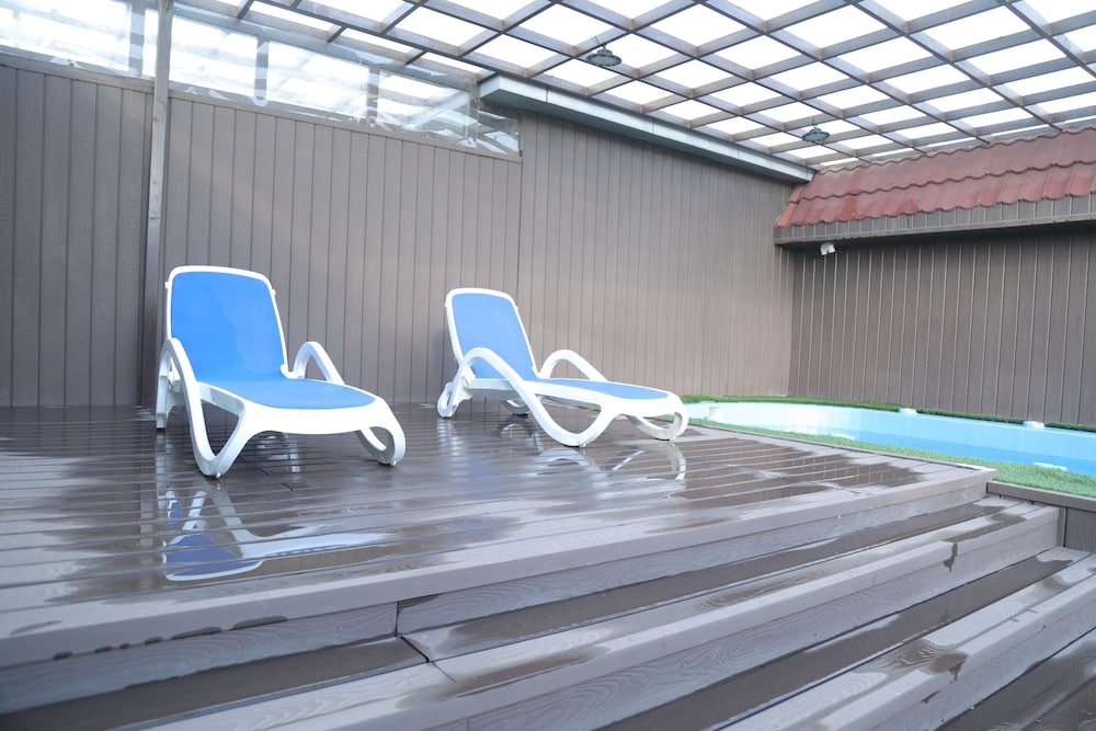 Private pool