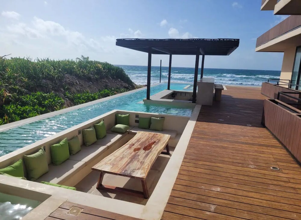 Beach/ocean view