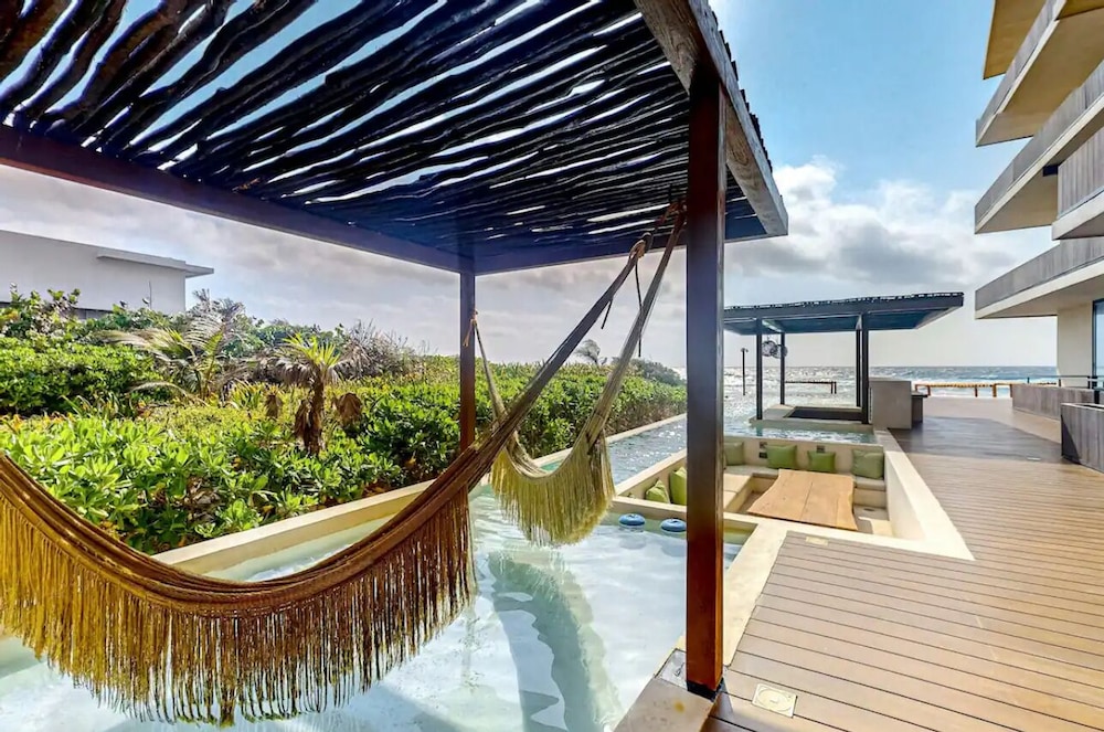 Beach/ocean view