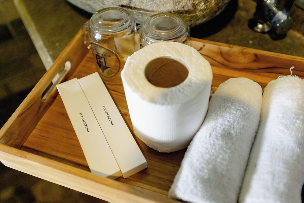 Bathroom amenities