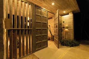thumbnail: Property entrance
