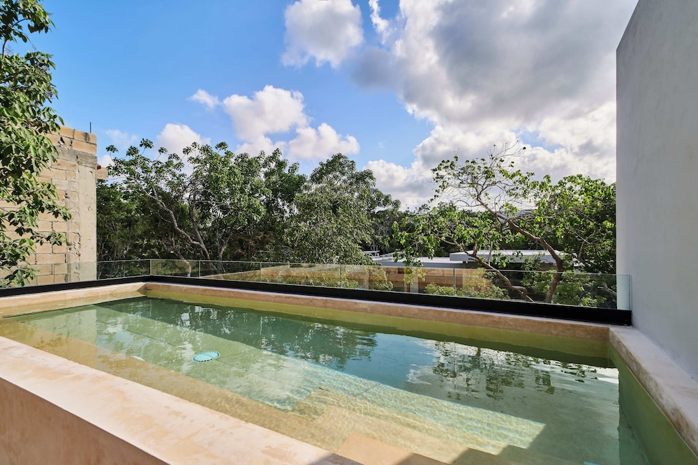 Private pool