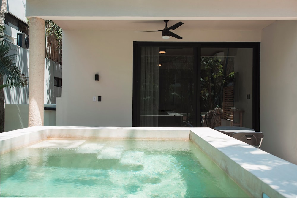 Private pool