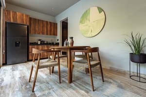 thumbnail: Dining room