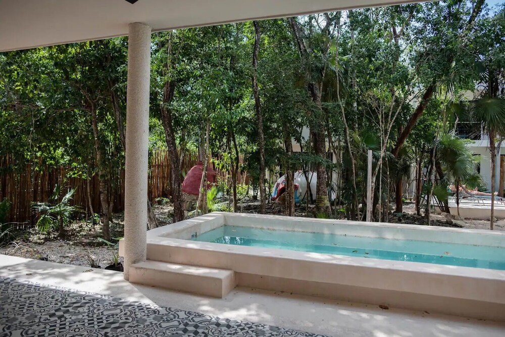 Private pool