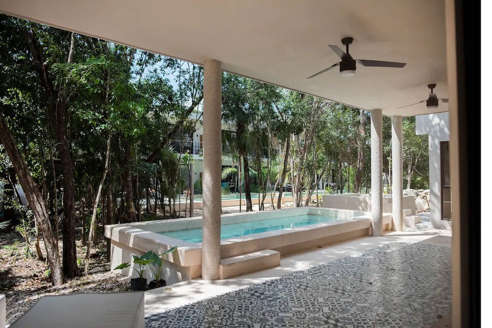 Private pool